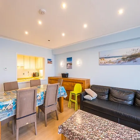 Flat In Belgium With Stunning Sea View, Cleaning Included アパート *